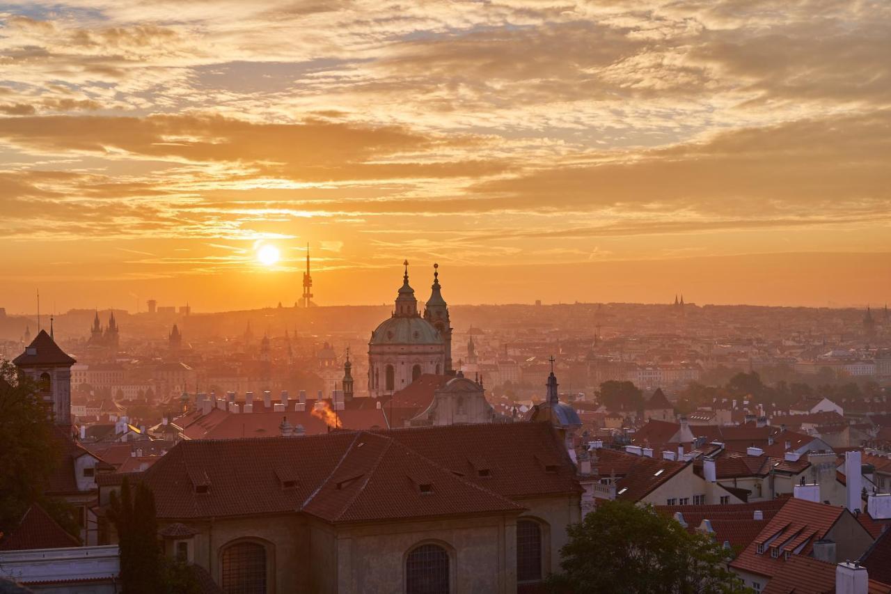 Sky Suite Hotel Prague Exterior photo